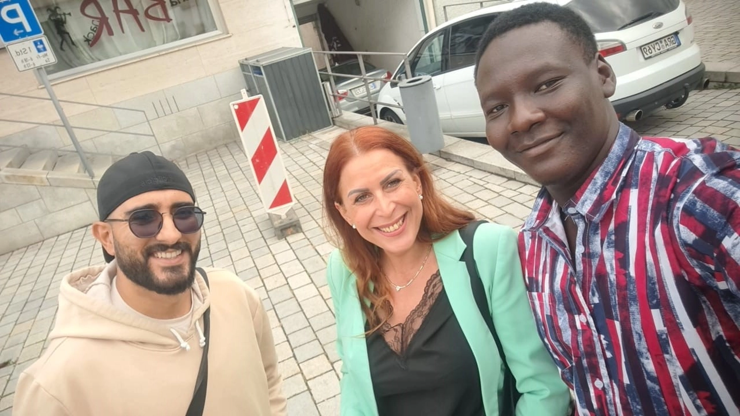 TOP7 Recruiting / Consulting - Menschen am Flughafen